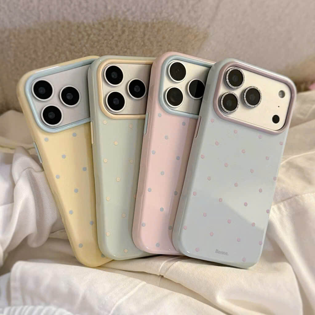 Ốp lưng iPhone Mochi Case Sweet Dot thiết kế chấm bi nhẹ nhàng, màu pastel xinh xắn, chống sốc tốt, bảo vệ camera, phù hợp nhiều dòng iPhone. Ốp lưng iPhone Sweet Dot Mochi Case